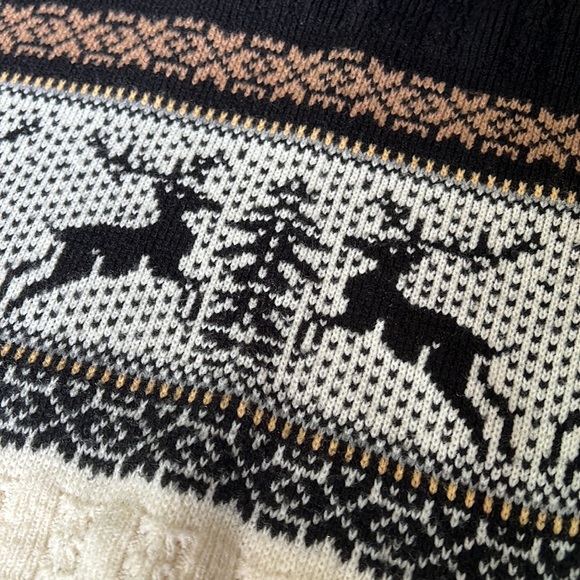 Reindeer Rob Winter Sweater - Picture 3 of 8